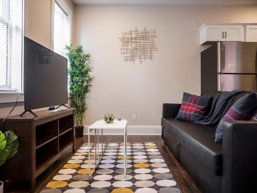 Holiday home Spacious 3br House With Backyard In Nulu Cozysuites Louisville