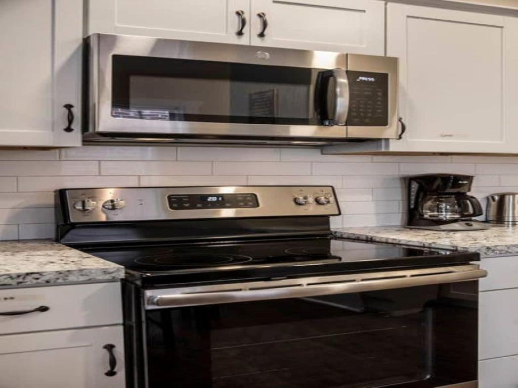 Spacious 3br House With Backyard In Nulu Cozysuites *